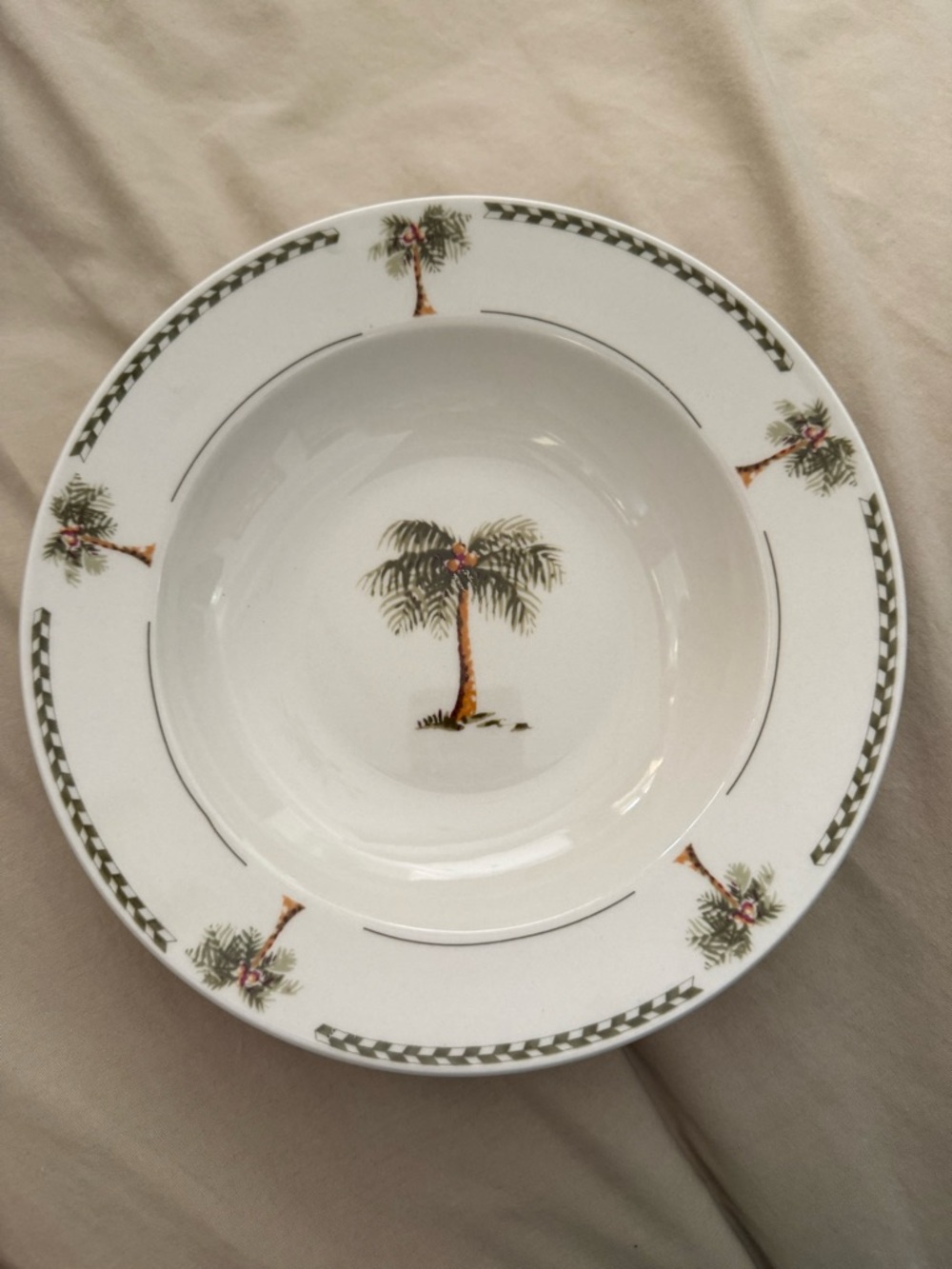 Gibson Design brand (set of 4) Ceramic Bowls with Bahama Palm Tree Motif-Ex cond